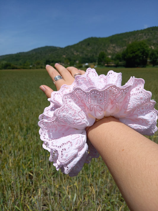 XXL white scrunchie with pink English embroidery